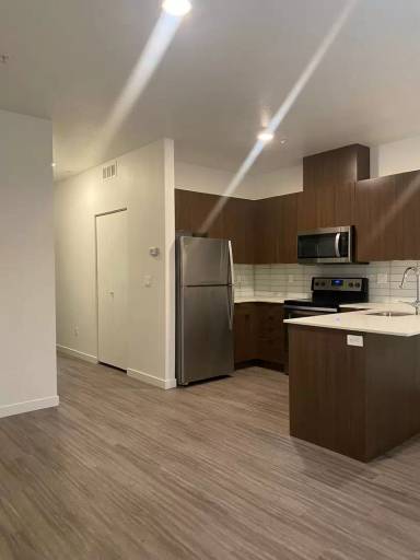 Main picture of 450 NE Jessup St
