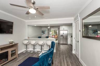 Main picture of 240 Irwin Pl