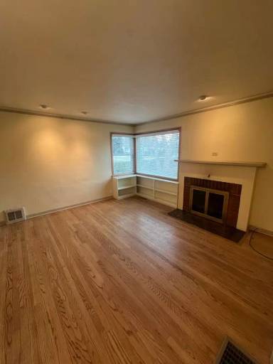 Main picture of 4924 N Madison St