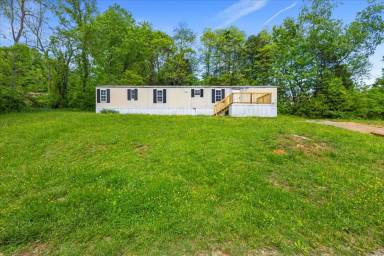 Main picture of 221 Country Ln