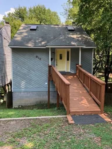 Main picture of 813 W 29th St