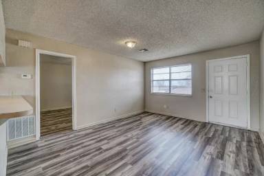 Main picture of 1230 W Westchester Way