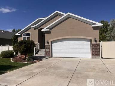 Main picture of 801 N Devonshire Dr