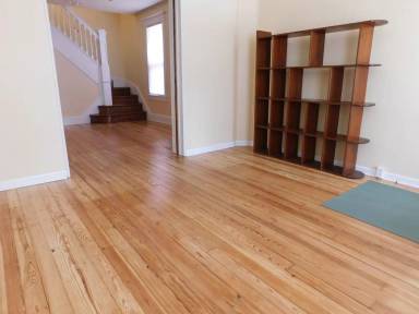 Main picture of 217 Saratoga St