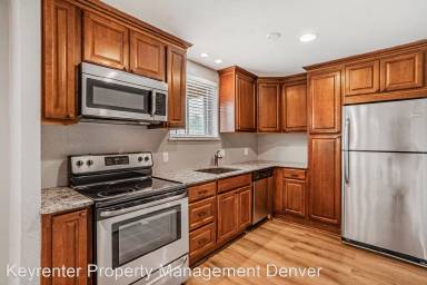 Main picture of 1243 N Washington St