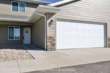 Main picture of 2215 S Ellis Rd