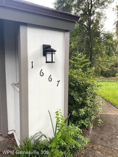 Main picture of 1667 NW 19th Cir