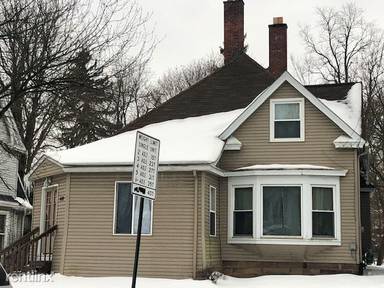 Main picture of 449 1/2 W Main St