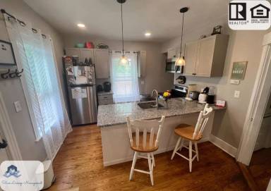 Main picture of 37 Circuit Ave E