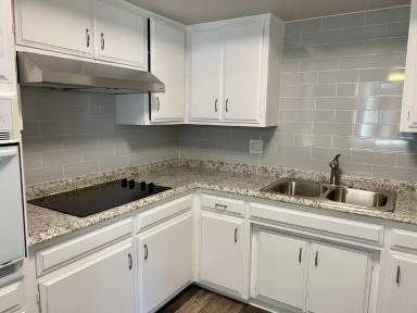 Main picture of 1060 Meadow Lake Dr