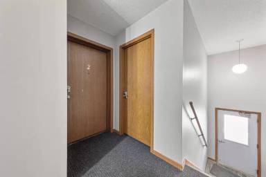 Main picture of 1402 Division St W