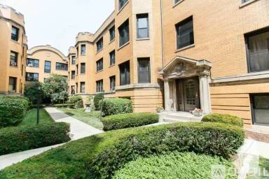 Main picture of 2418 N Sawyer Ave