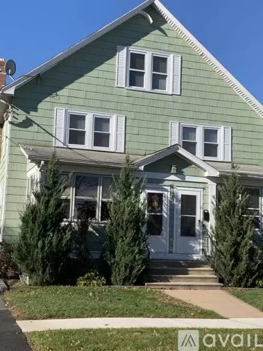 Main picture of 8 Washington Ave