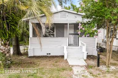 Main picture of 261 Watts St