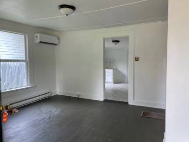 Main picture of 2127 Hanover St