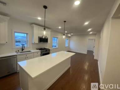 Main picture of 124 E Main St