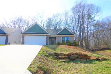 Main picture of 180 Sandifer Rd