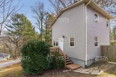 Main picture of 29 Ivy St N