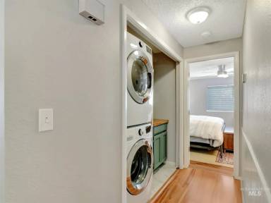 Main picture of 3518 S Williamsburg Way