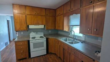 Main picture of 2001 City View St