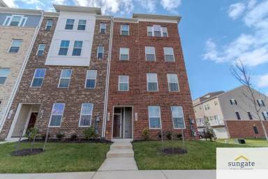 Main picture of 100 Matisse Pl