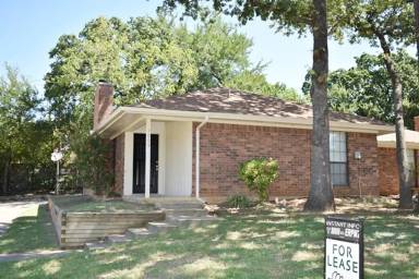 Main picture of 7009-7011 Overton Park
