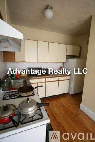 Main picture of 1697 Cambridge St