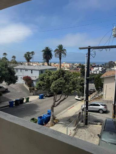 Main picture of 323 Marine St