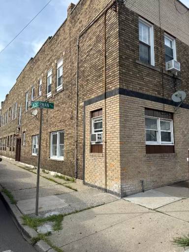 Main picture of 190 Ackerman Ave