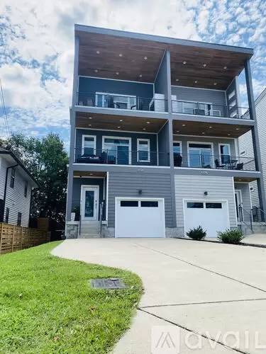 Main picture of 615 Moore Ave
