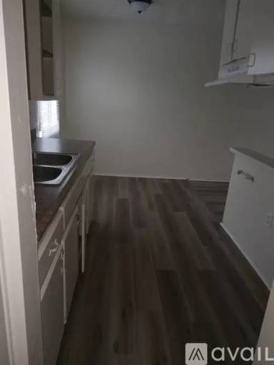 Main picture of 272 W 8th St