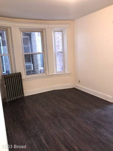 Main picture of 1203 Broad St