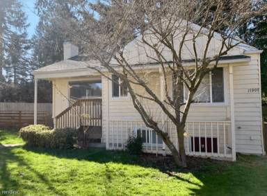 Main picture of 17907 10th Ave NE