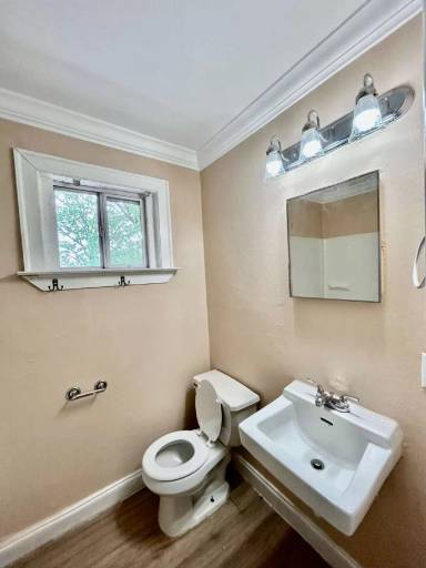 Main picture of 208 Valley View Ave