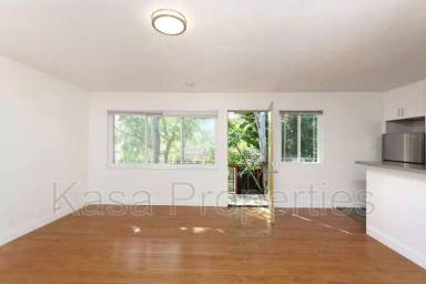 Main picture of 2227 Derby St