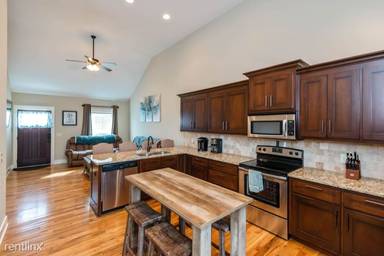 Main picture of 924 Dalebrook Ln