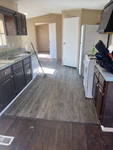 Main picture of 3201 N Hill St