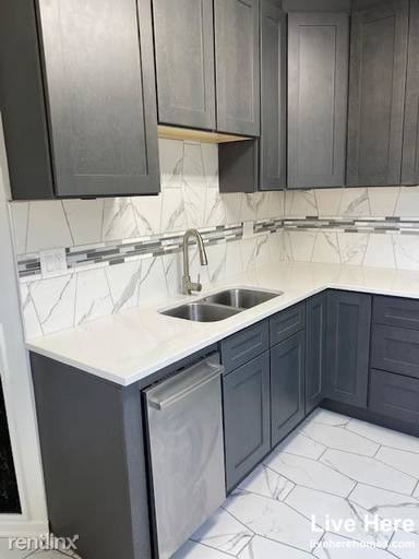 Main picture of 852 W Diversey Pkwy