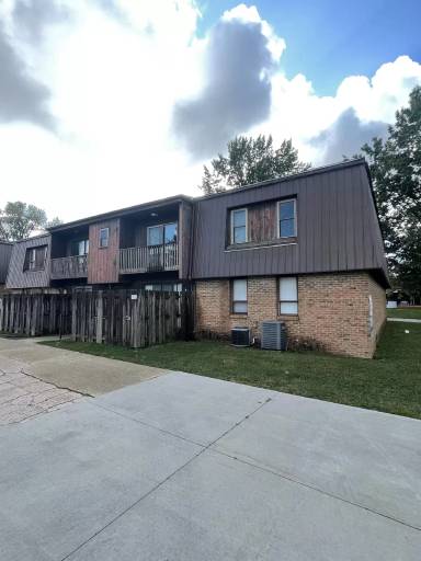 Main picture of 105 Surrey Ct