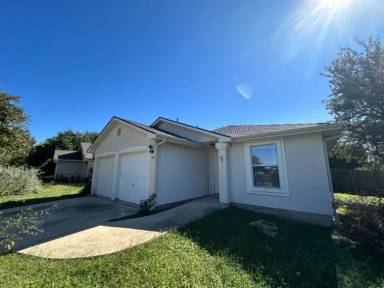 Main picture of 906 Municipal Dr