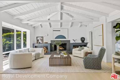 Main picture of 1847 N Beverly Dr