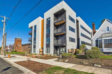 Main picture of 2171 N Rosa Parks Way