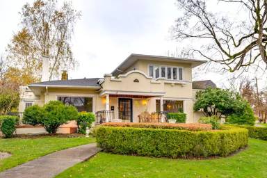 Main picture of 3321 NE Peerless Pl