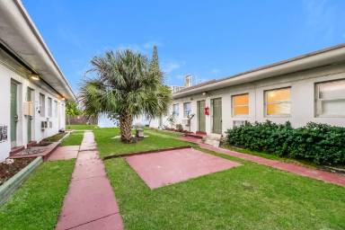 Main picture of 403 N 19th Ave