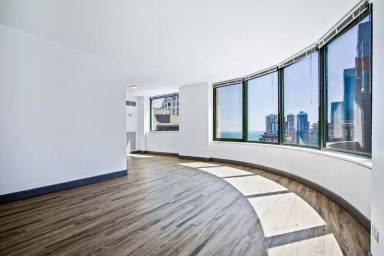 Main picture of 463 E Ohio St