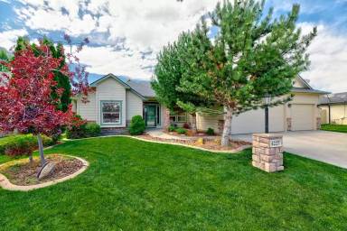 Main picture of 4227 N Rhodes Ave