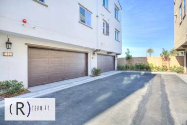 Main picture of 11454 Artesia Blvd