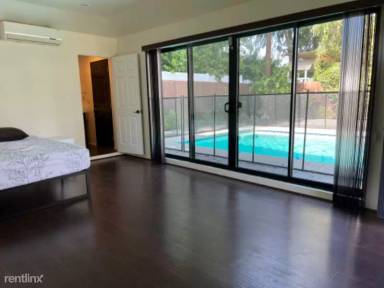 Main picture of 15300 Ventura Blvd