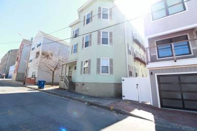 Main picture of 44 Myrtle St