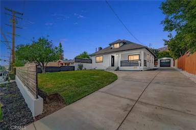 Main picture of 137 W Altadena Dr